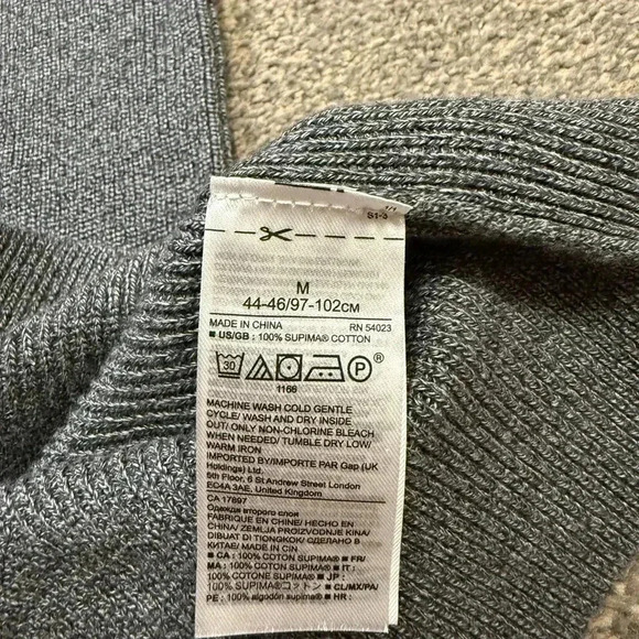 NWT Banana Republic Grey Unisex Sweater size M 100% Cotton Supima - Picture 3 of 6